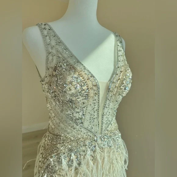 New Jovani 03023 Sheer Embellished Bodice
Feather Gown|Cream|00|Missing Tags - Picture 7 of 17